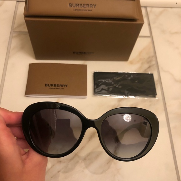 ?NEW BURBERRY SUNGLASSES ? main image 9
